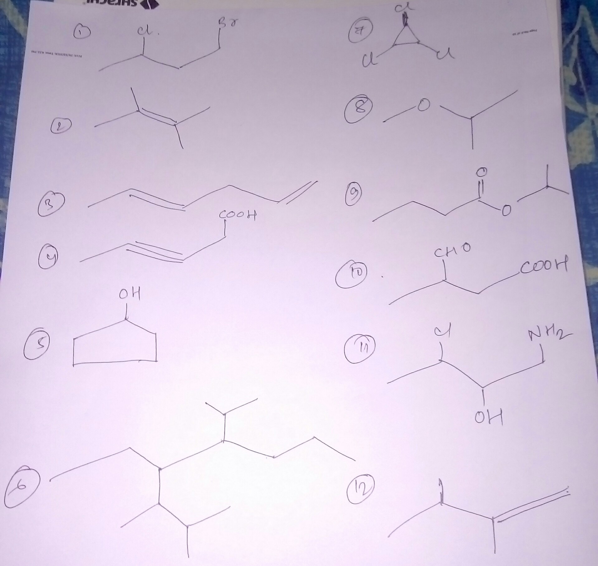 Question image for Give the IUPAC names of the following oragnic com